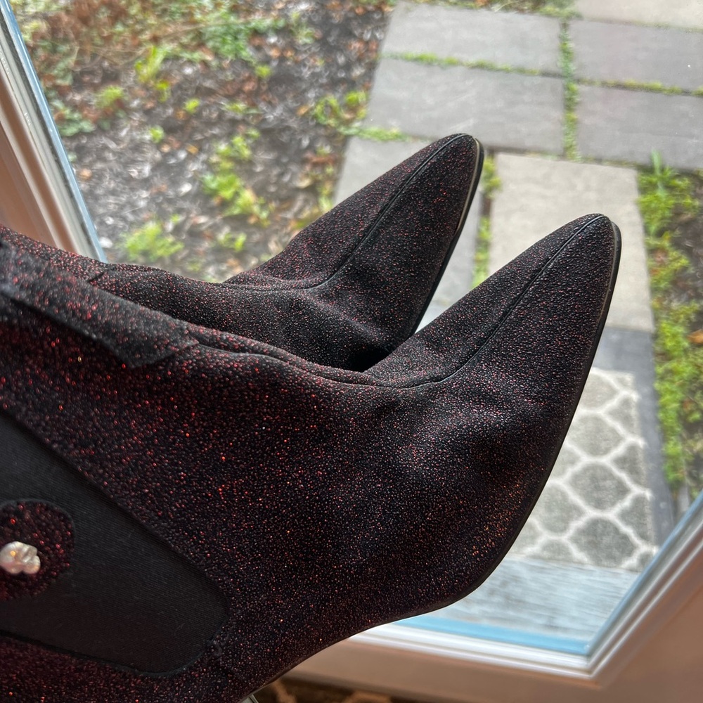 Selling this Jeffery West “Muse” boots. Never worn!!